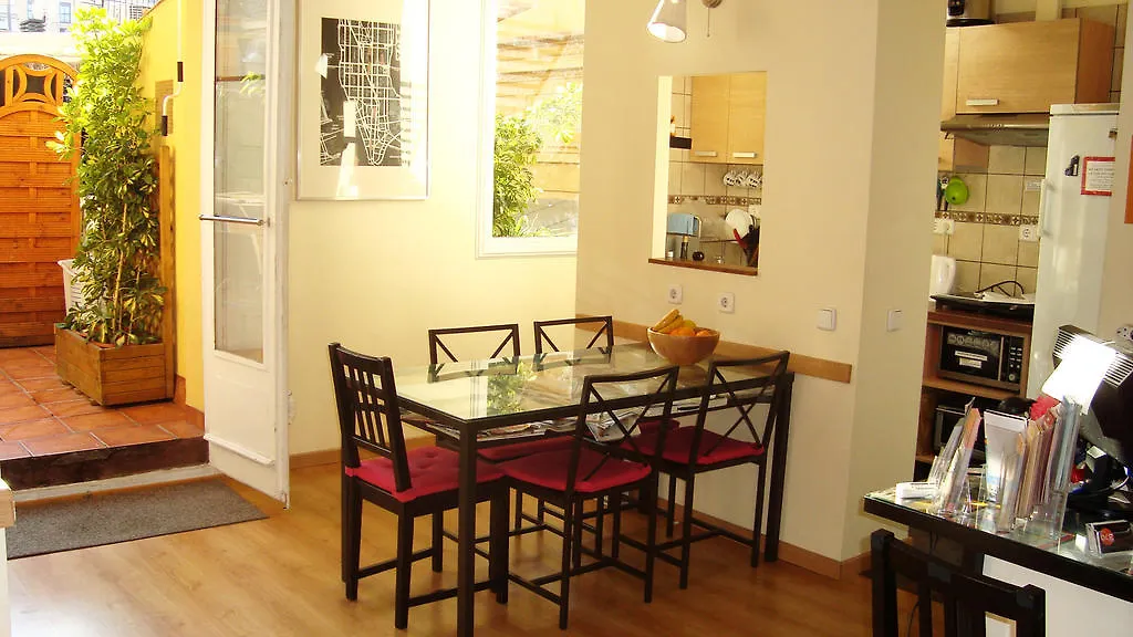 Barcelona Central Garden Hostal-1